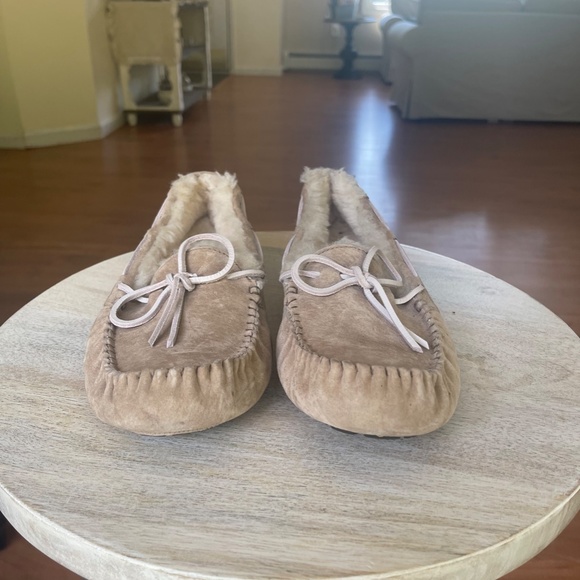 Ugg Dakota Slipper - Picture 2 of 6